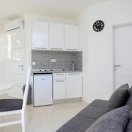 Family Friendly With A Swimming Pool - Porat, Makarska - 18150 * Živogošće