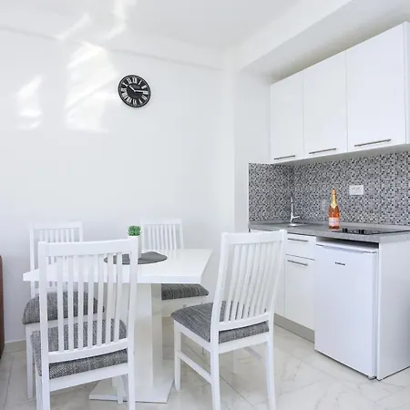 Family Friendly With A Swimming Pool - Porat, Makarska - 18150
