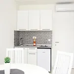 Family-friendly With Swimming Pool - Porat, Makarska - 18150 Lägenhet Živogošće