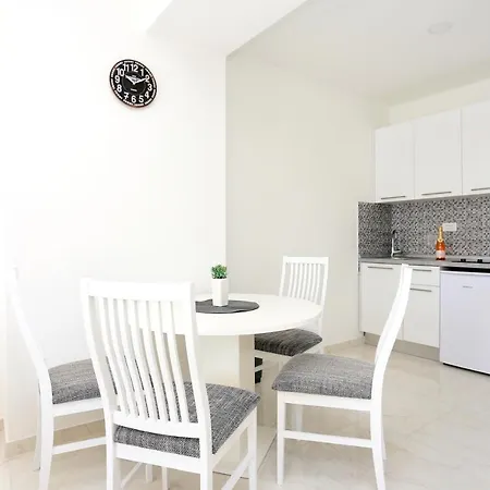 Family-friendly With Swimming Pool - Porat, Makarska - 18150 Apartamento *