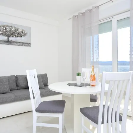 Apartamento Family-friendly With Swimming Pool - Porat, Makarska - 18150 *